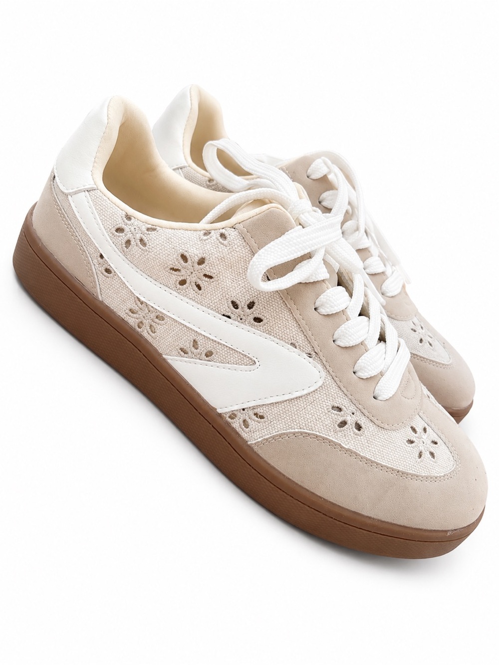 Dolce Vita Women’s Cream Lace-Up Sneakers